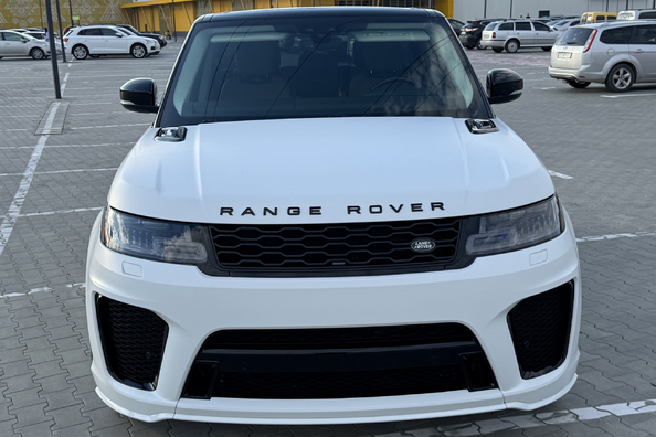 Range Rover Sport L494 2018–2022: montáž body kitu SVR – naše práce